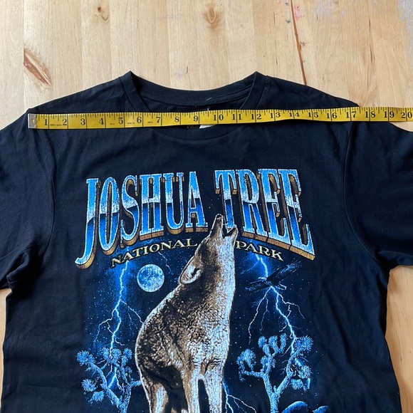 NWT 100% Cotton T-Shirt Moon and wolf design, black t-shirt - Picture 5 of 6